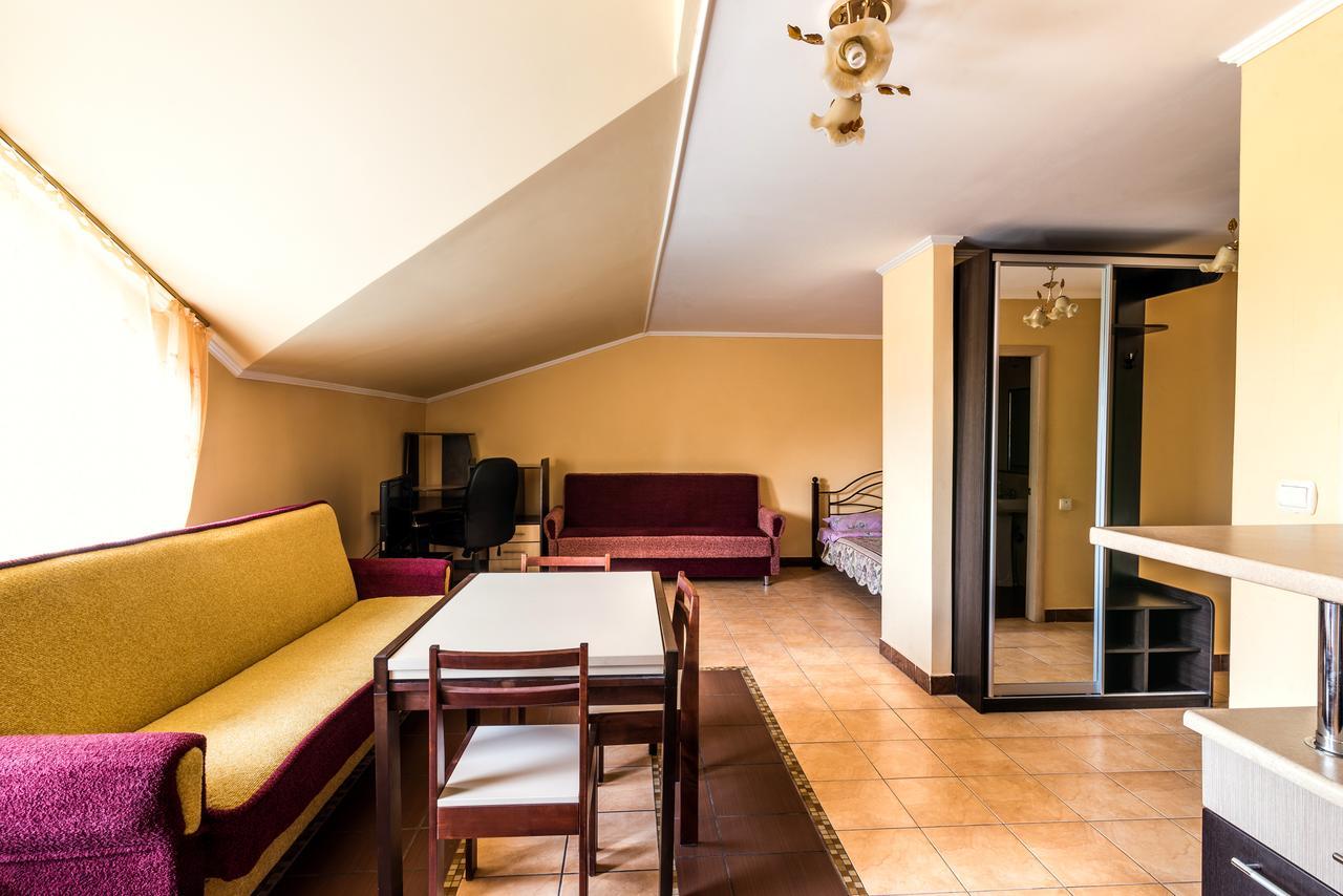 Inter Hotel Ternopil Eksteriør bilde